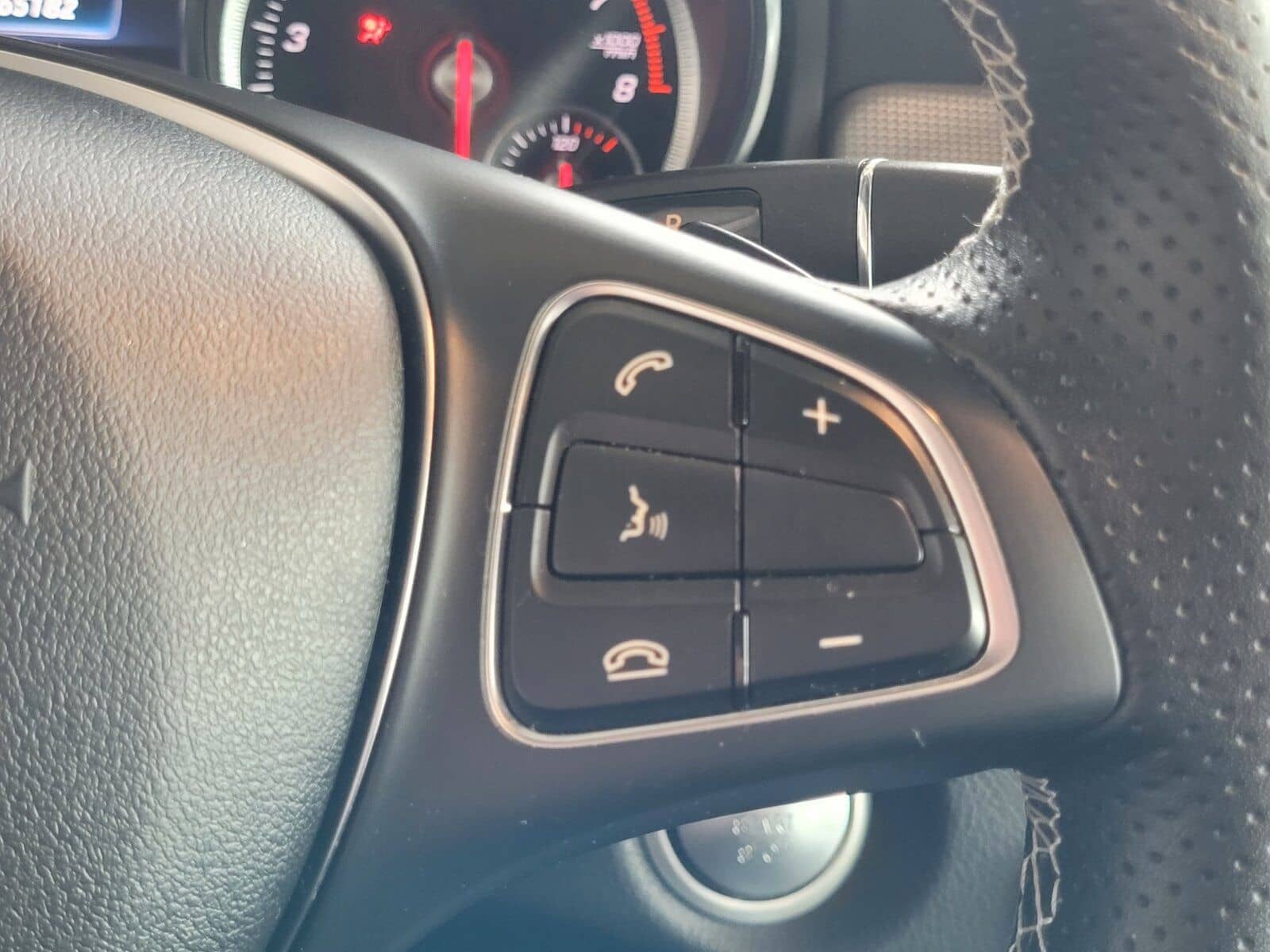 Mercedes-Benz GLA 250 4M URBAN TWA NAVI PANO LED RFK SPIEGEL.P foto 20