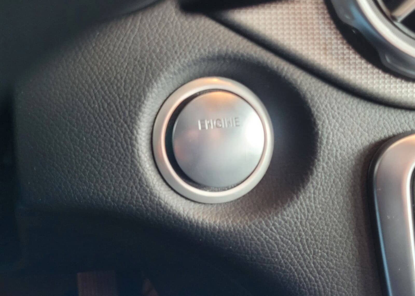 Mercedes-Benz GLA 250 4M URBAN TWA NAVI PANO LED RFK SPIEGEL.P foto 24