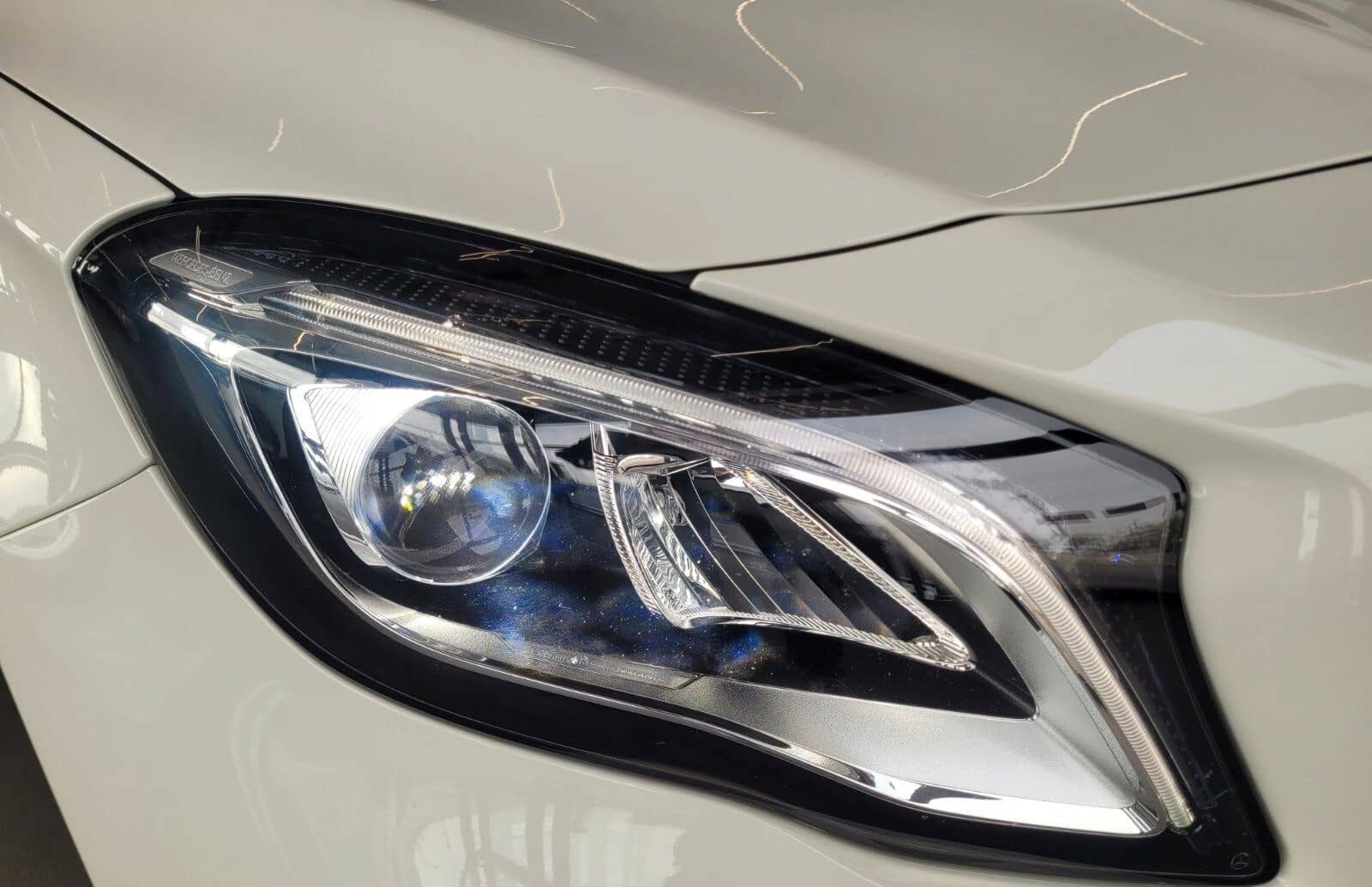 Mercedes-Benz GLA 250 4M URBAN TWA NAVI PANO LED RFK SPIEGEL.P foto 7