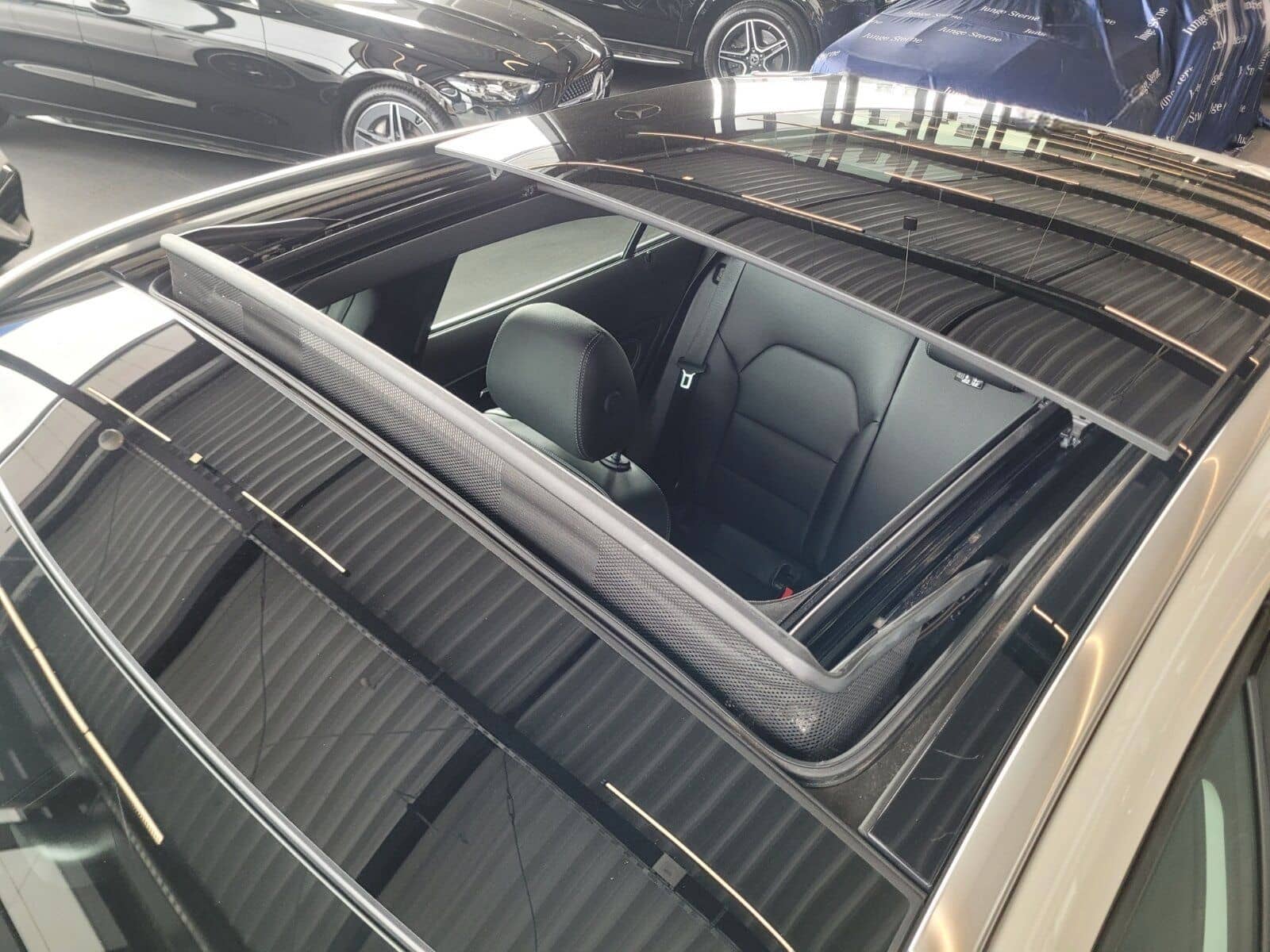 Mercedes-Benz GLA 250 4M URBAN TWA NAVI PANO LED RFK SPIEGEL.P foto 9