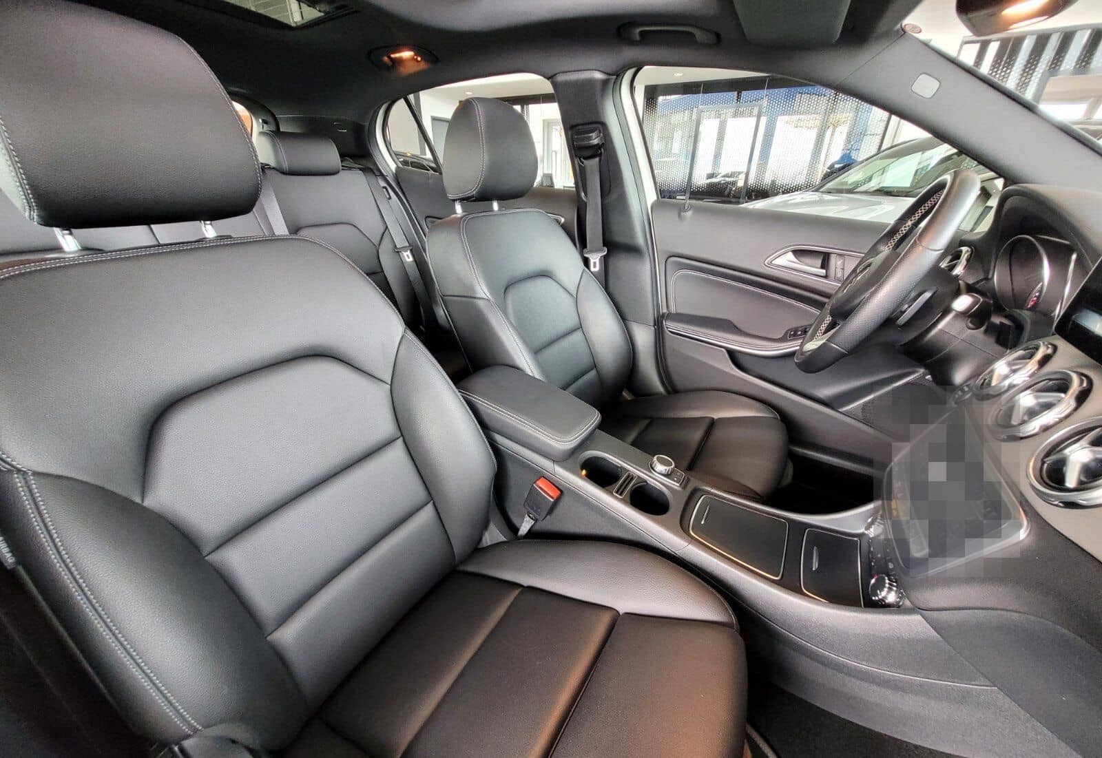 Mercedes-Benz GLA 250 4M URBAN TWA NAVI PANO LED RFK SPIEGEL.P foto 10