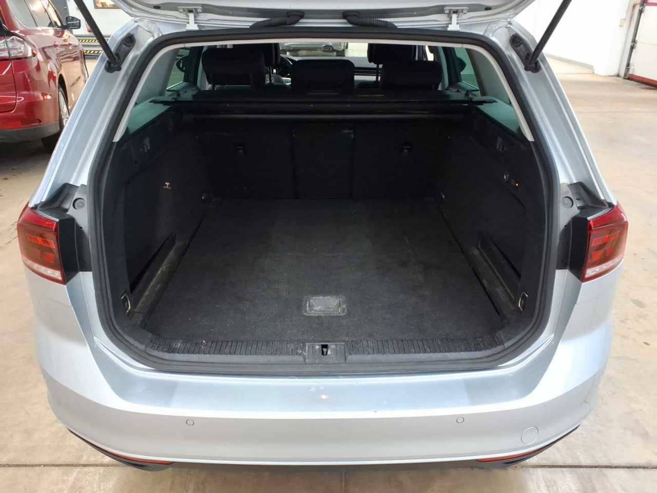 Volkswagen Passat Variant 2.0 TDI AHK HUD NAV LED foto 9