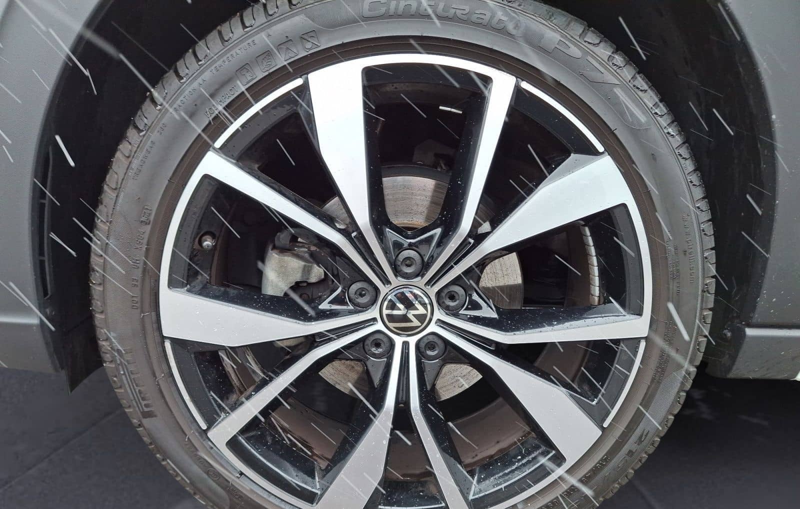 Volkswagen Taigo R-Line 1,5 TSI OPF DSG foto 12