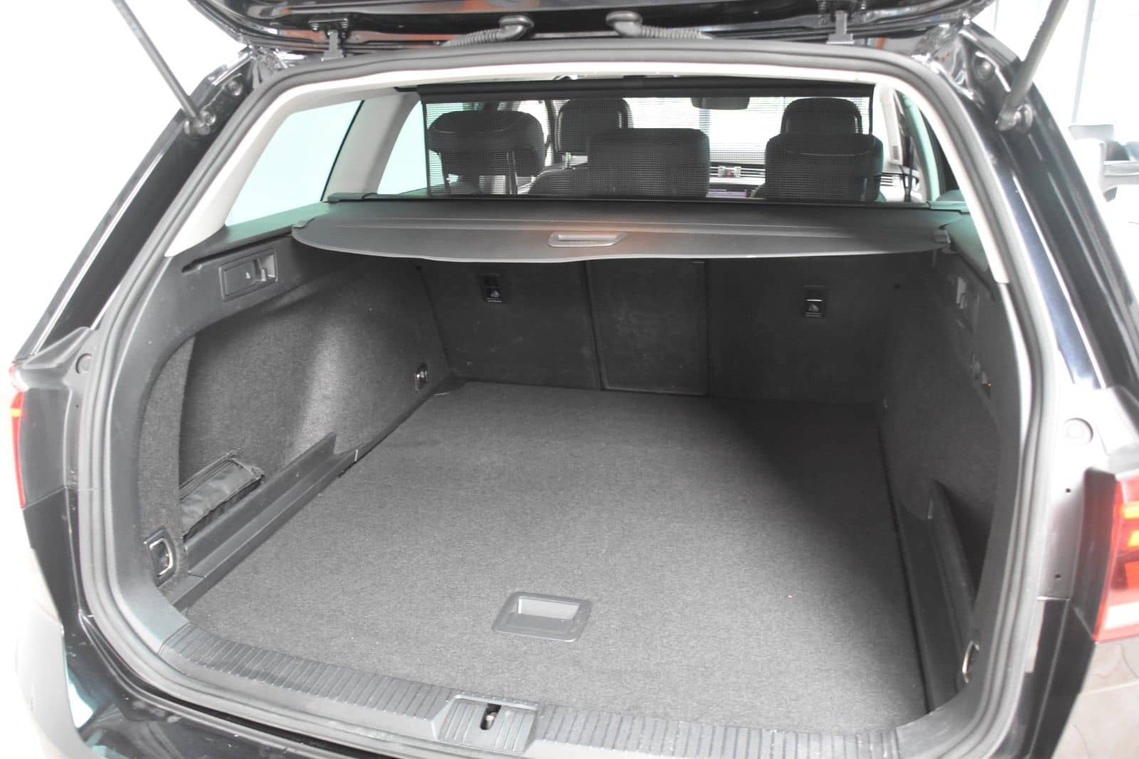 Volkswagen Passat Business DSG LED Navi Kam Leder ACC AHK foto 6