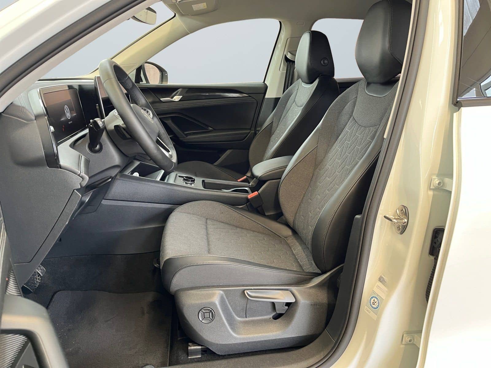 Volkswagen Tiguan Life 1.5 eTSI DSG 360°KAM Heckklappe Elek foto 7