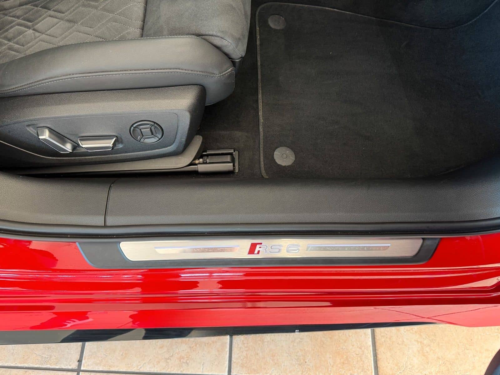 Audi RS6Avant4.0TFSI quattro/PANO/AHK/B&O/MwstVAT foto 19