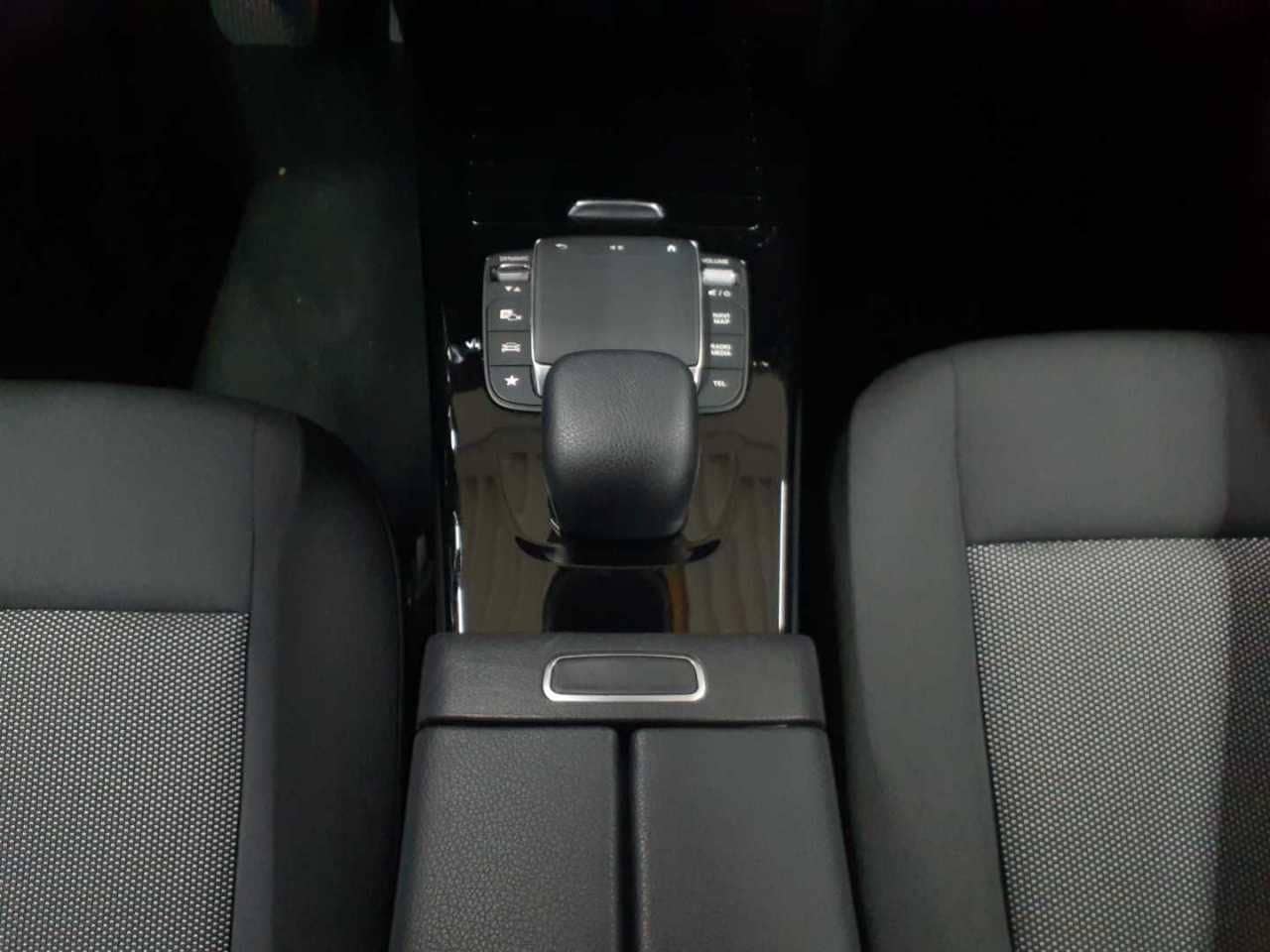 Mercedes-Benz A 250 e 8G-BusiP MBUX KAM SHZ foto 7