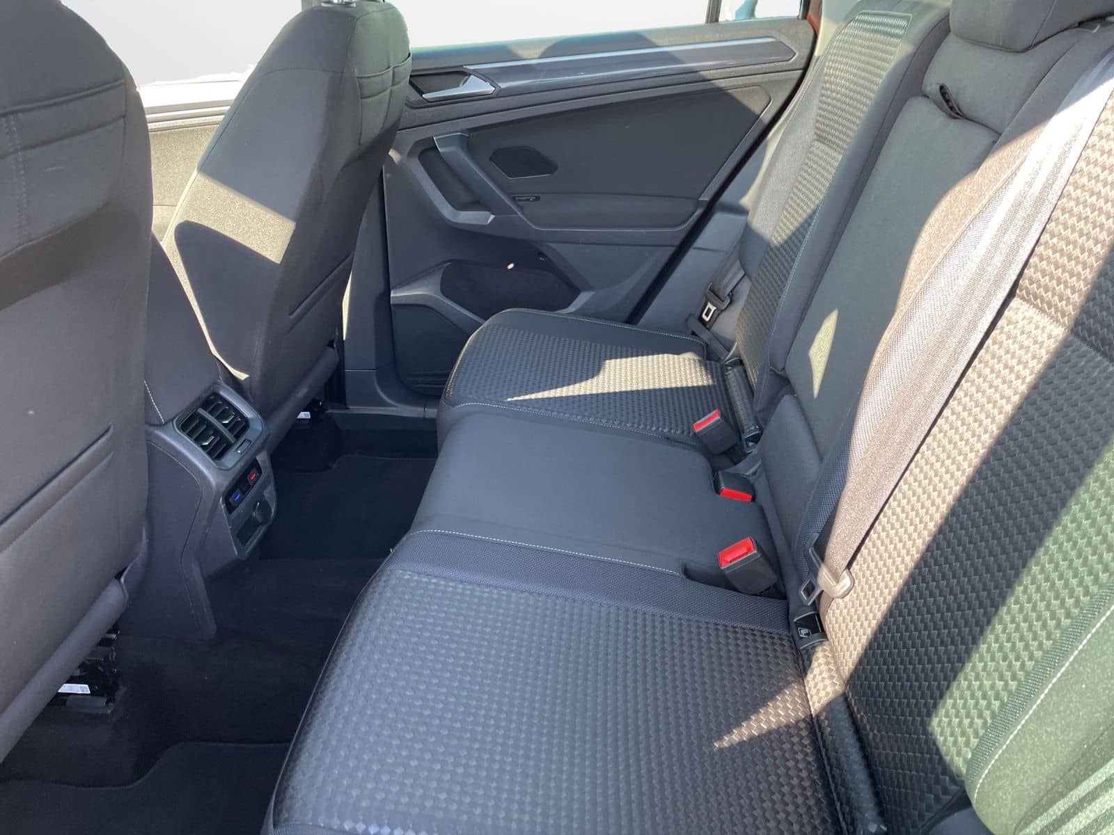 Volkswagen Tiguan 1.5 TSI DSG United  Panodach AHK Navi LED foto 12