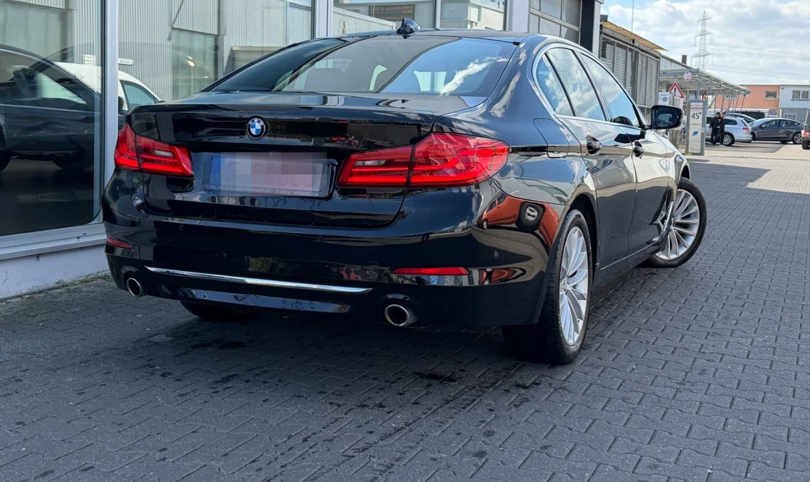 BMW 520 d Lim. Luxury Line LED/VirtualCock/Leder/AHK foto 2