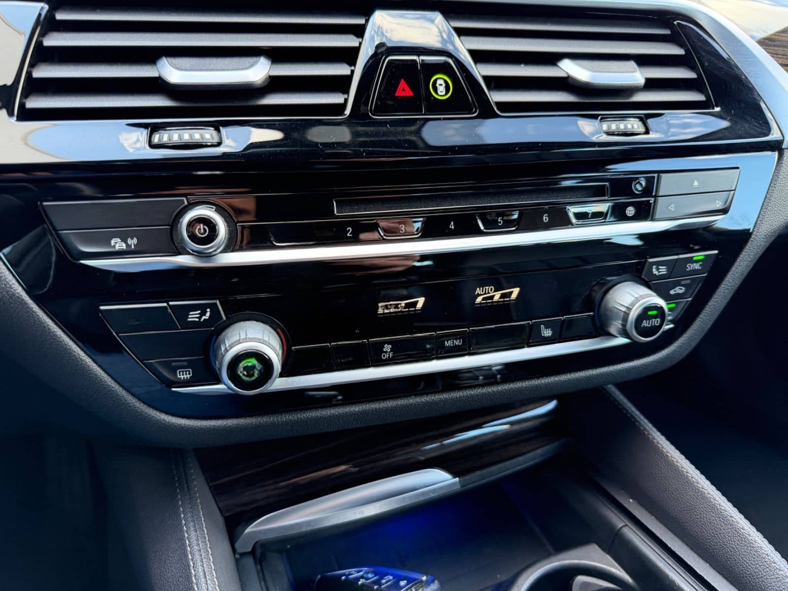 BMW 520 d Lim. Luxury Line LED/VirtualCock/Leder/AHK foto 13