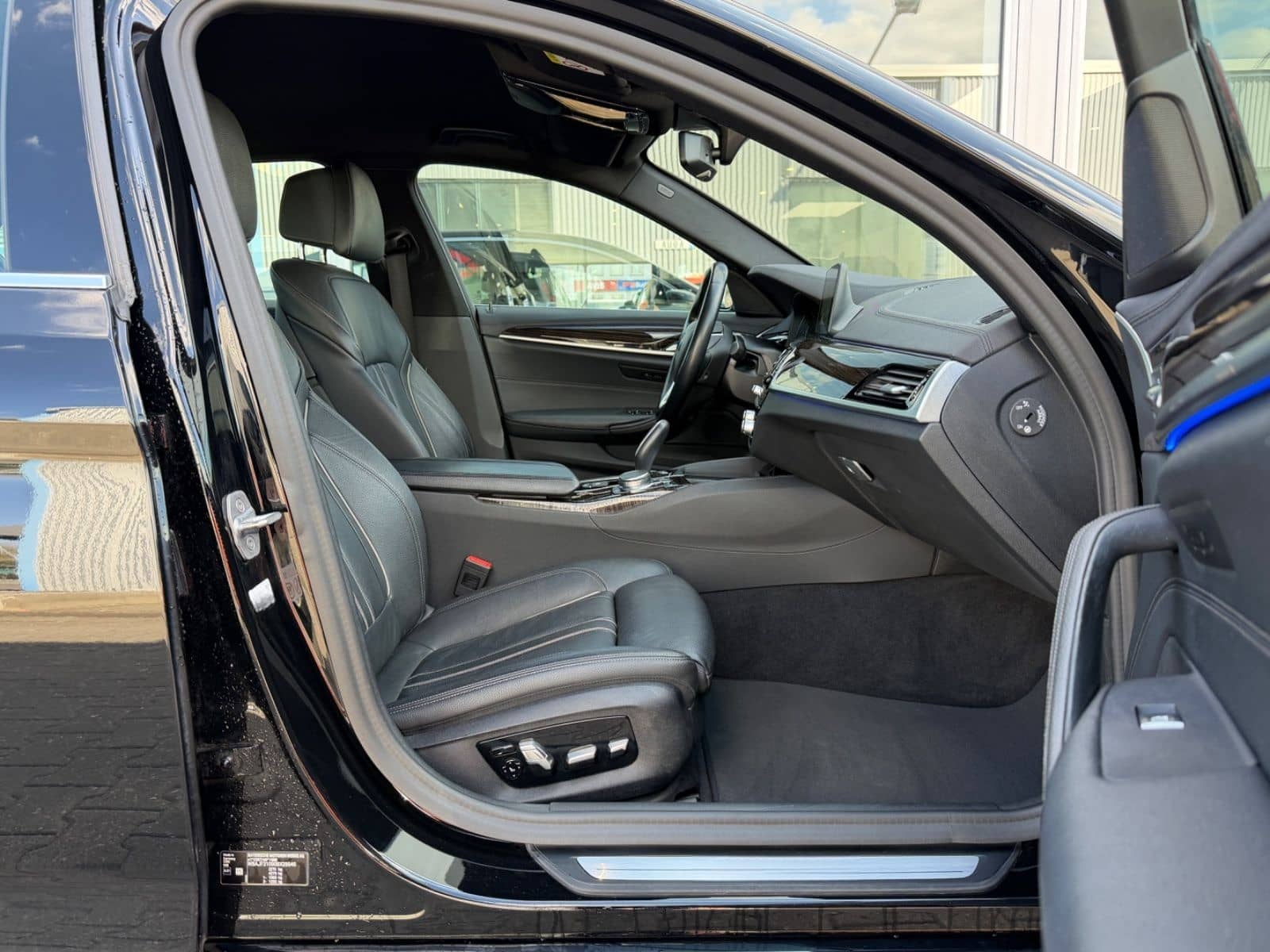 BMW 520 d Lim. Luxury Line LED/VirtualCock/Leder/AHK foto 16