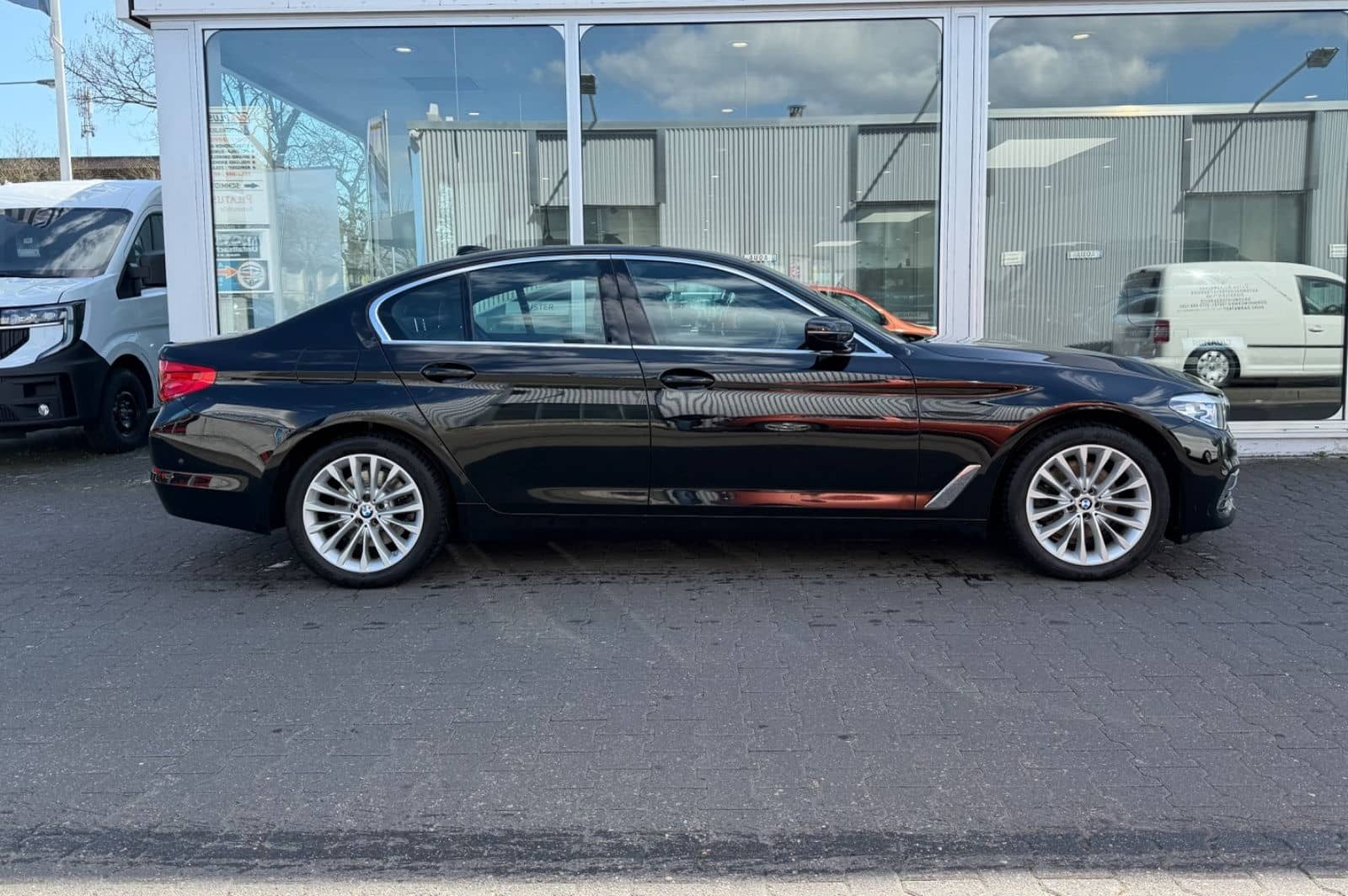 BMW 520 d Lim. Luxury Line LED/VirtualCock/Leder/AHK foto 5