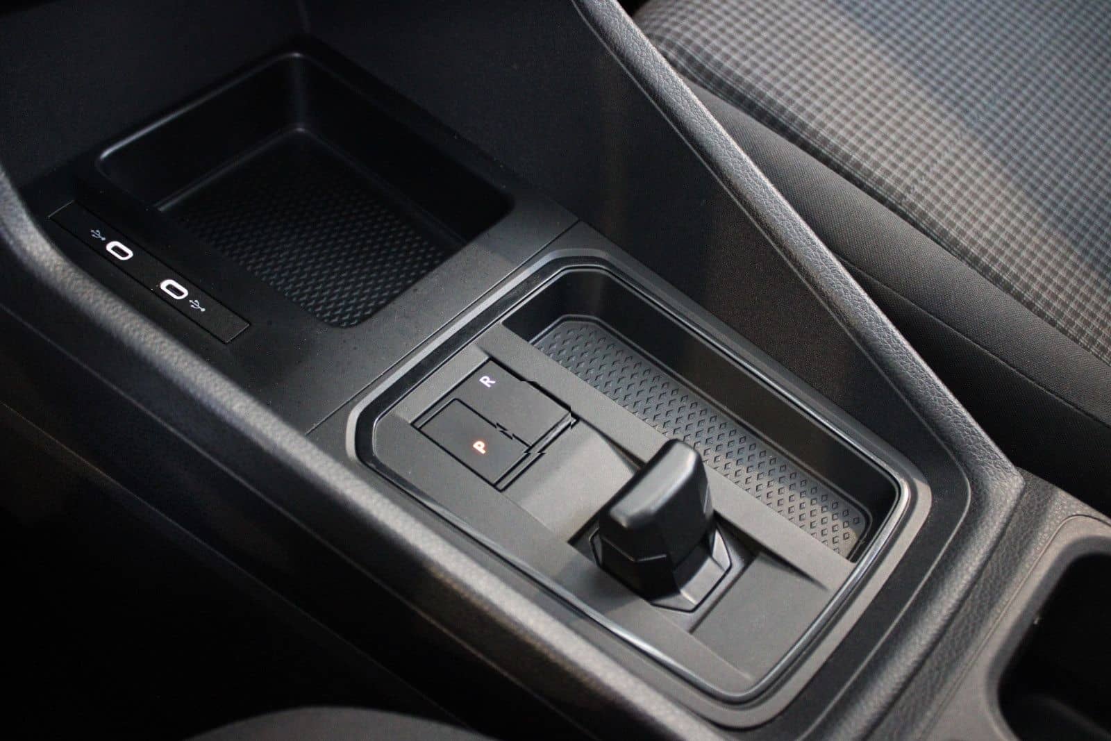 Volkswagen CADDY 2.0 TDI DSG 1.HAND/AHK/NAVI/8-FACH! foto 12