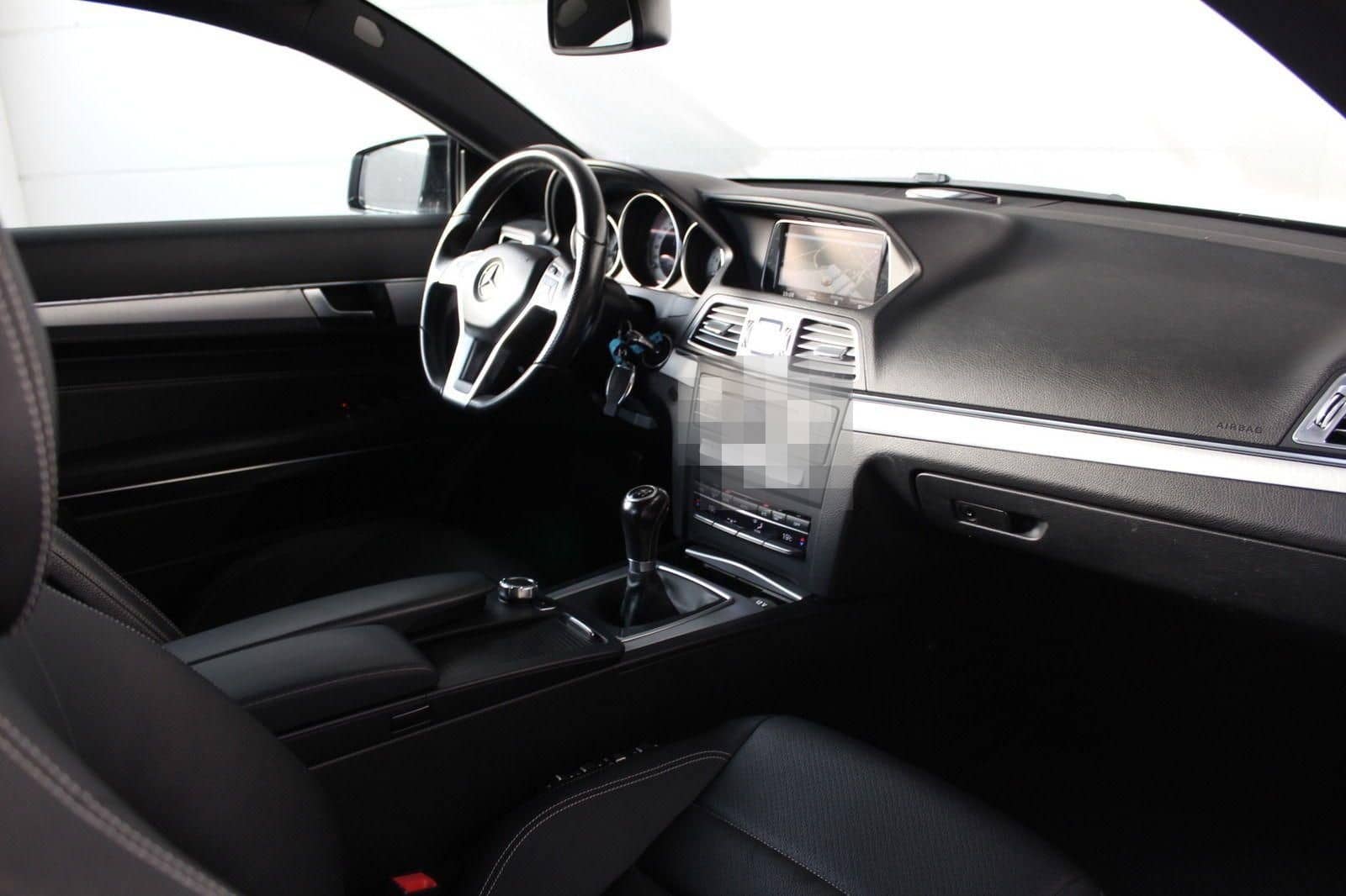 Mercedes-Benz E 200 Coupe CGI AMG-Line Night-Paket LED foto 4