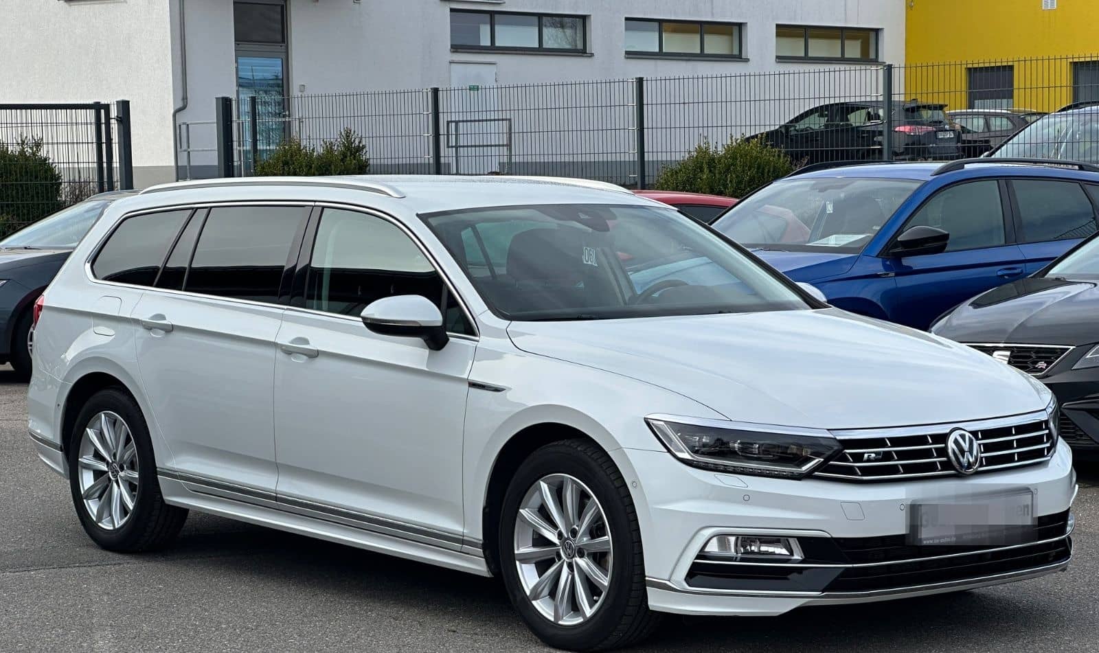 Volkswagen Passat Var. Highline 2.0TDI 4Motion DSG R-Line foto 2