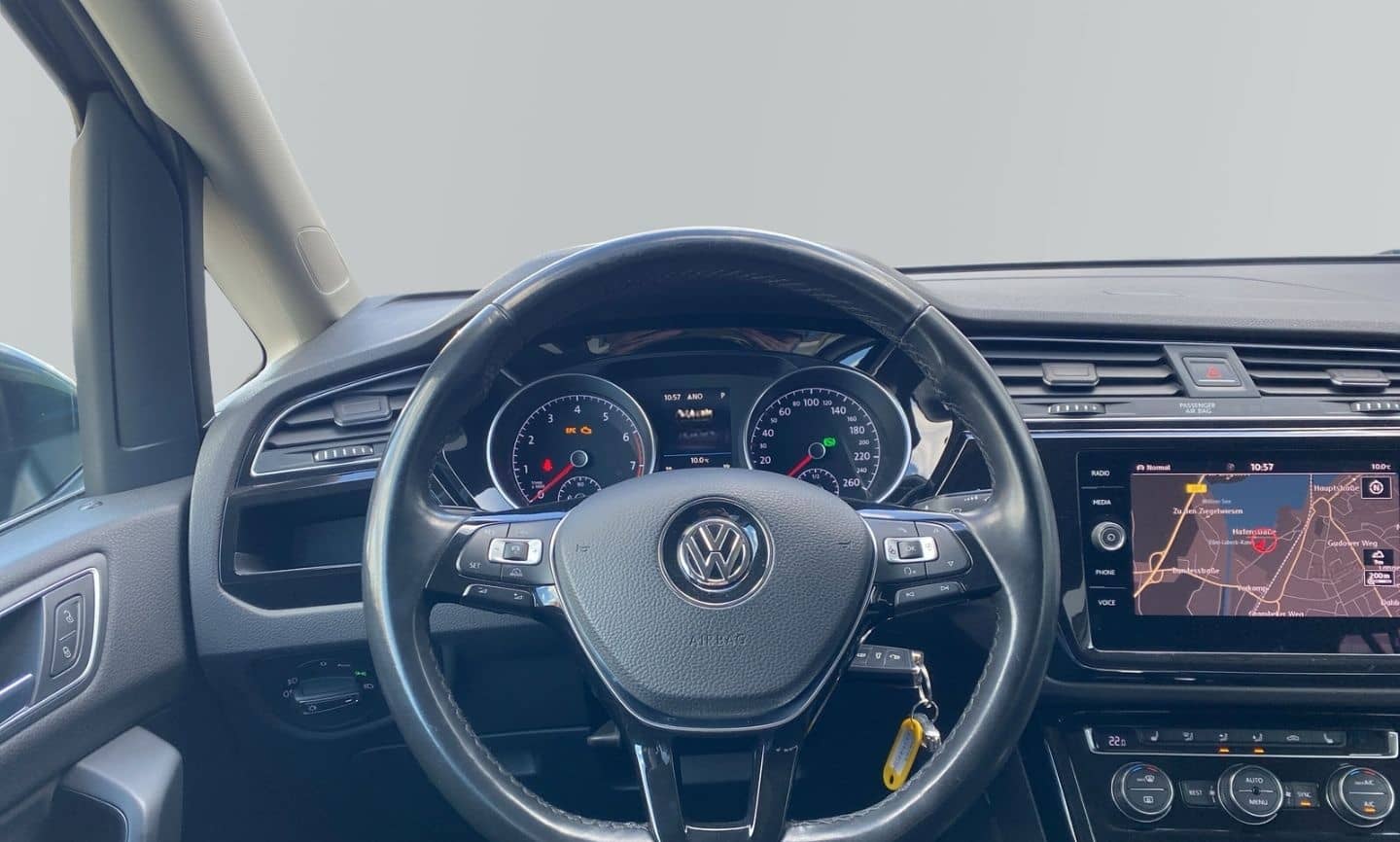 Volkswagen Touran Highline 1.4 TSI DSG Massage Navi SHZ ACC foto 13