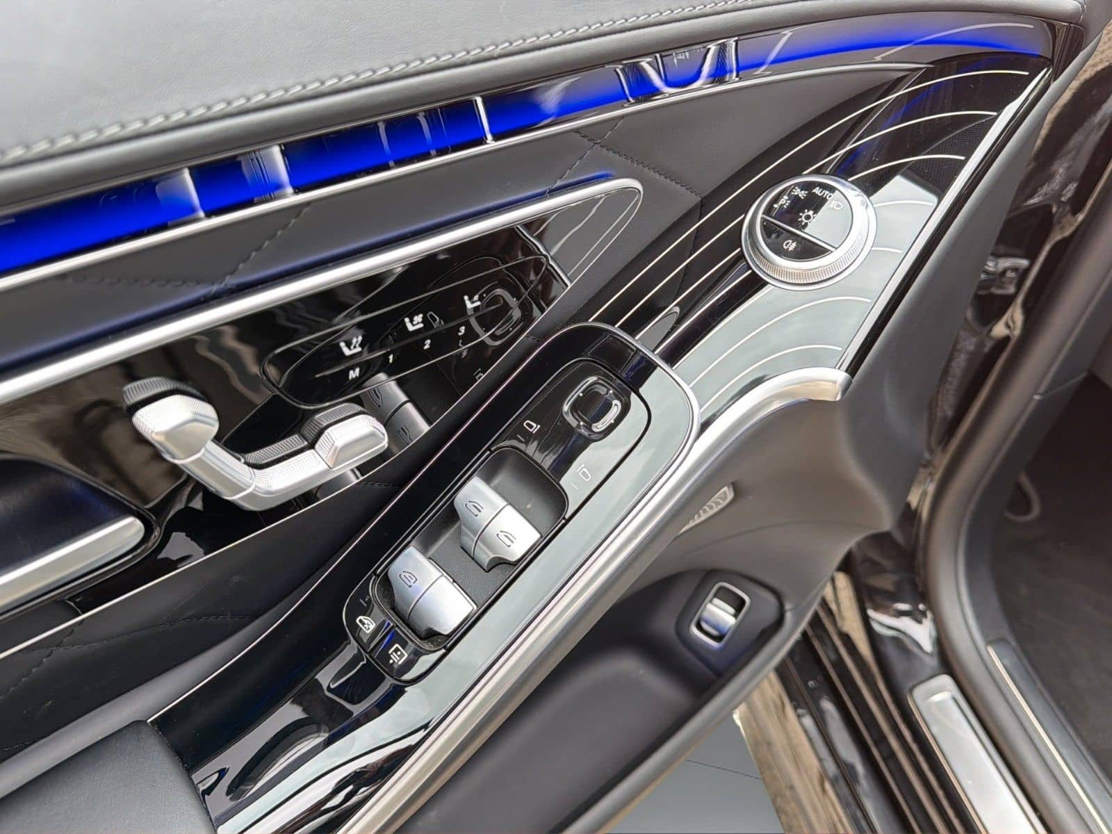 Mercedes-Benz 4Matic AMG Head-UP Burmester PANO Memory foto 8