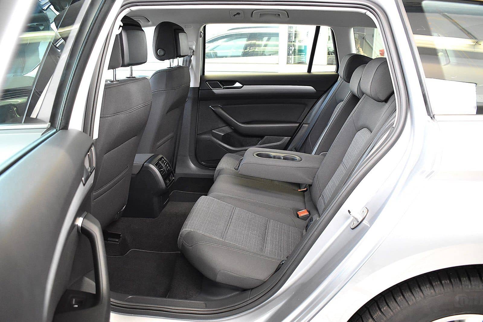 Volkswagen Passat Variant 2.0TDI Business DSG*AHK*LED*ACC foto 16