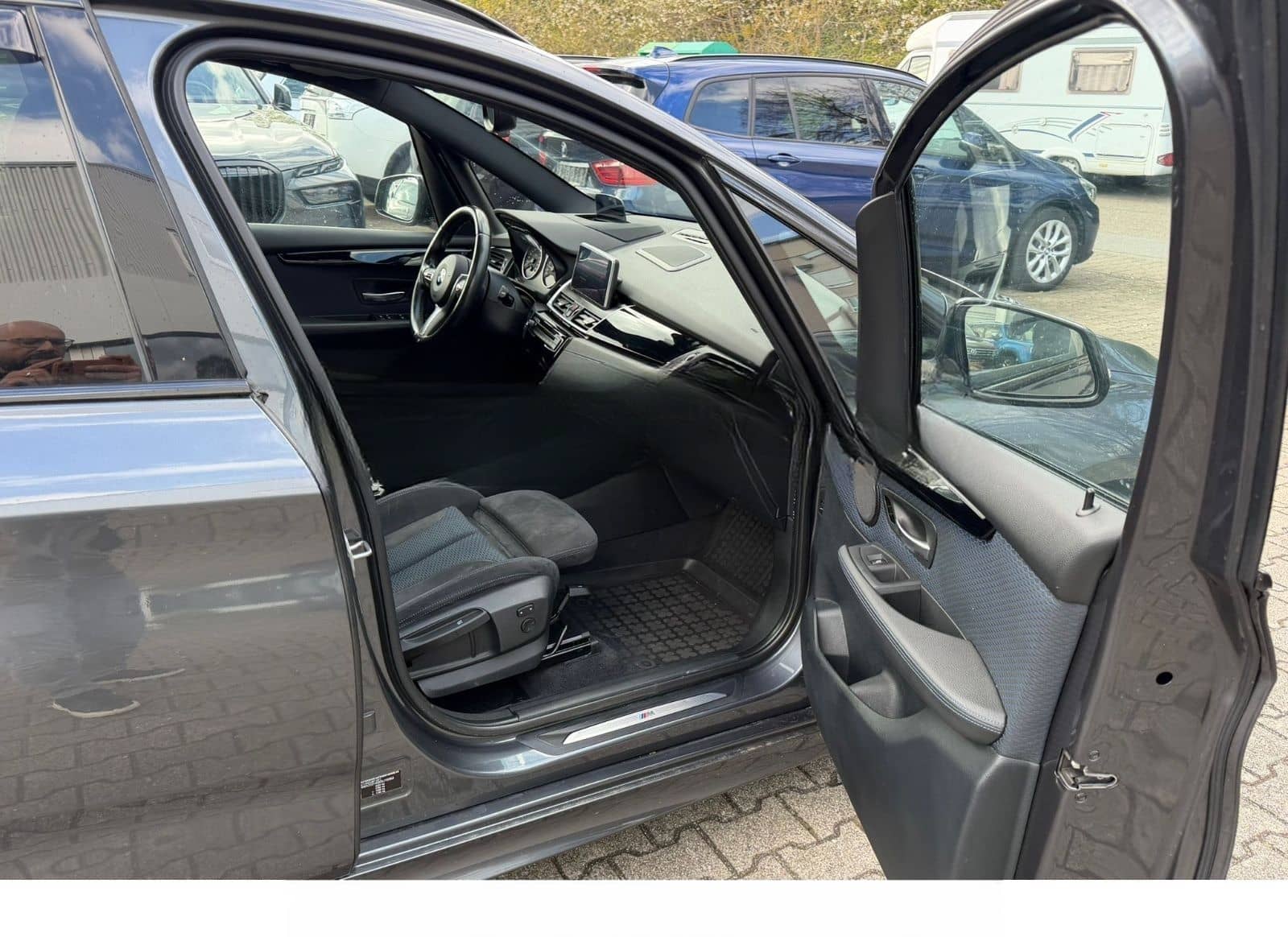 BMW 220i Gran Tourer M Sport*7Sitze*PANO*LED*KA*Head foto 16