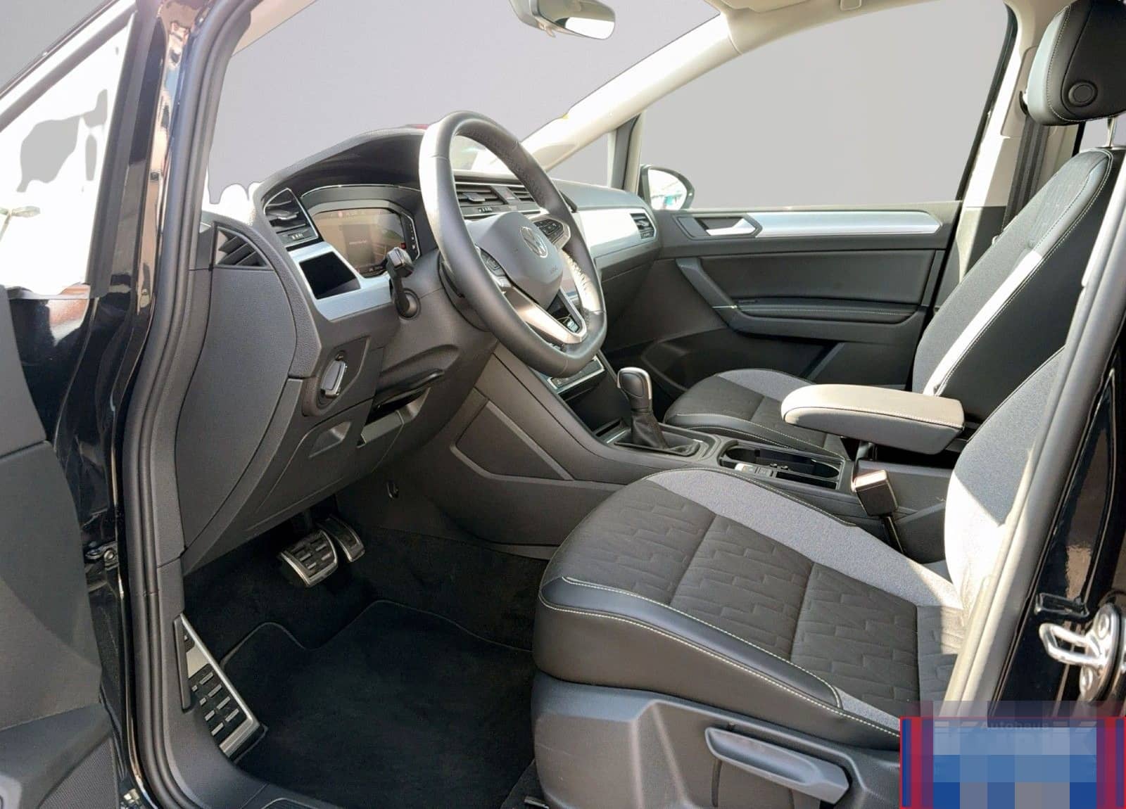 Volkswagen Touran 1.5 TSI R-Line DSG+IQ.Light+AssistPaket+ foto 5