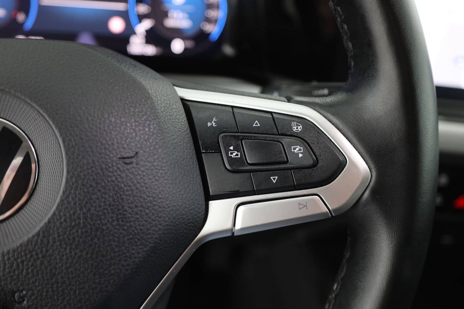 Volkswagen Golf VIII Variant 2.0 TDI Life LED Navi ACC AHK foto 16