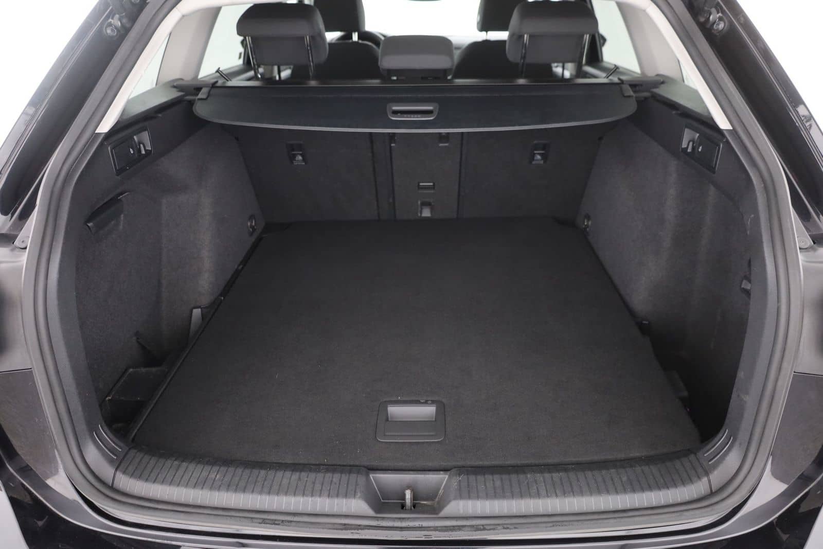 Volkswagen Golf VIII Variant 2.0 TDI Life LED Navi ACC AHK foto 25