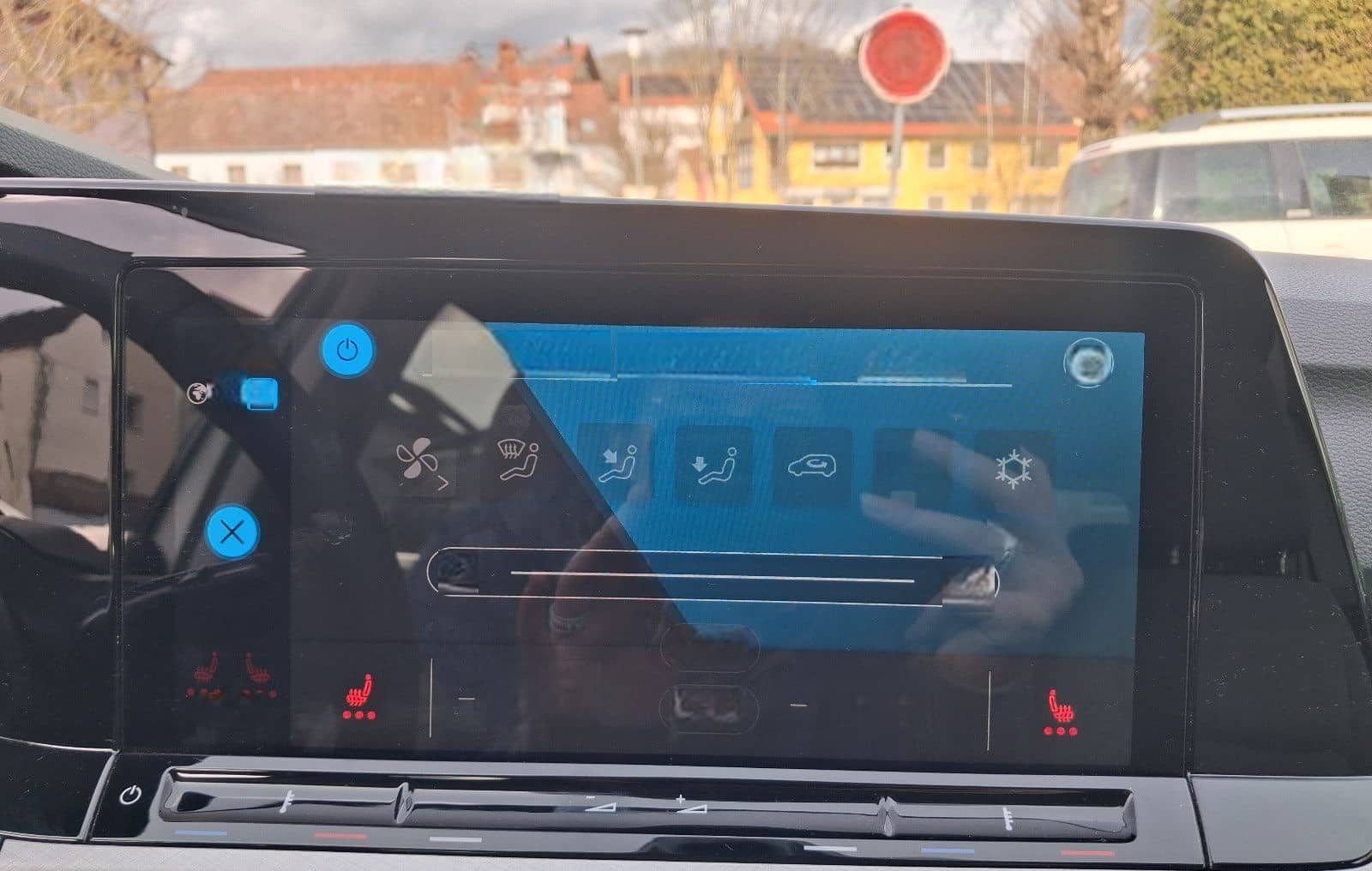 Volkswagen Golf VIII 1.5 TSI Life Variant AHK+LED+LENKRADH. foto 15