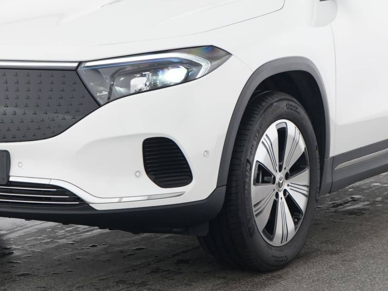 Mercedes-Benz EQA 300 4M+PROGRESSIVE+KAM+TOTWINKEL+EASYP.+LED foto 3