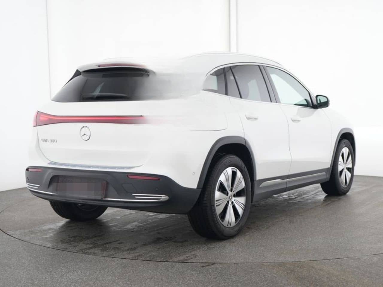 Mercedes-Benz EQA 300 4M+PROGRESSIVE+KAM+TOTWINKEL+EASYP.+LED foto 4