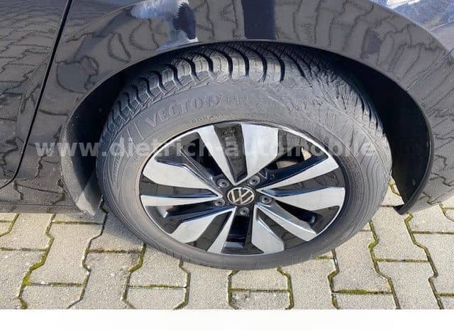 Volkswagen Golf VIII 2,0TDi MOVE DSG ACC AHK KAMERA PDC SHZ foto 19