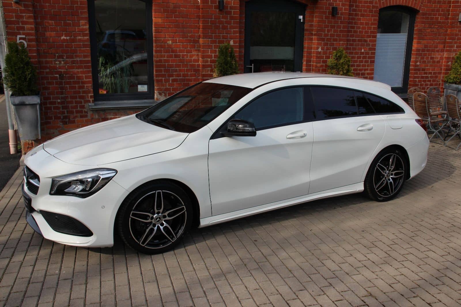 Mercedes-Benz CLA 220 Shooting Brake AMG-Line 4Matic foto 2