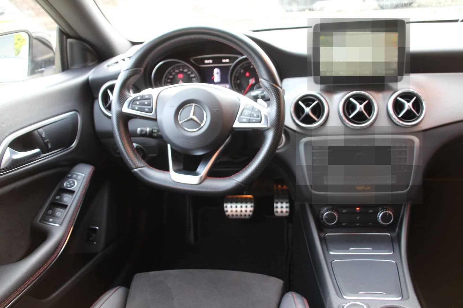 Mercedes-Benz CLA 220 Shooting Brake AMG-Line 4Matic foto 12