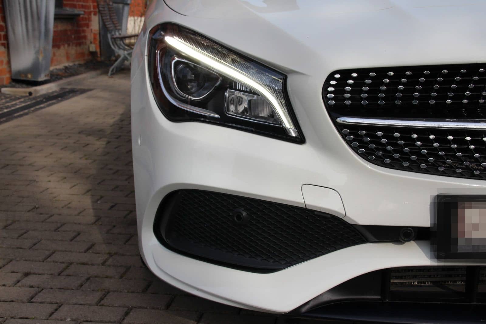 Mercedes-Benz CLA 220 Shooting Brake AMG-Line 4Matic foto 4