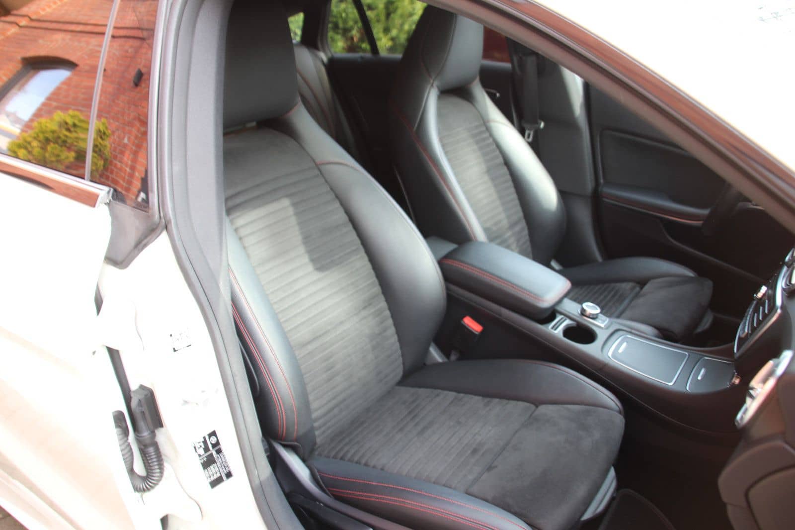 Mercedes-Benz CLA 220 Shooting Brake AMG-Line 4Matic foto 9