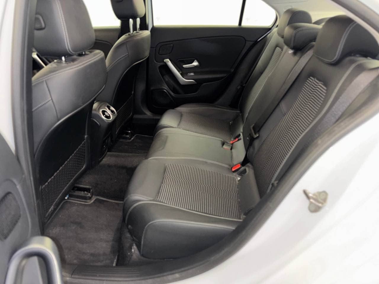 Mercedes-Benz A 250 e Lim. Progressive ACC BLIS HuD Key LED La foto 10