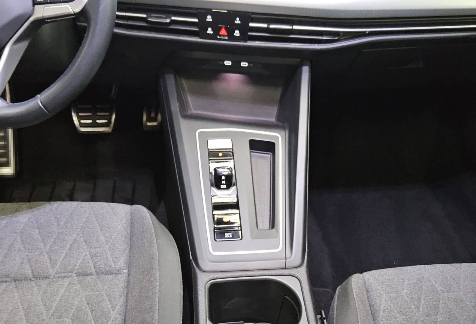 Volkswagen Golf-8 2.0 TDI Move Navi LED+ DC-Pro Pano HuD foto 6