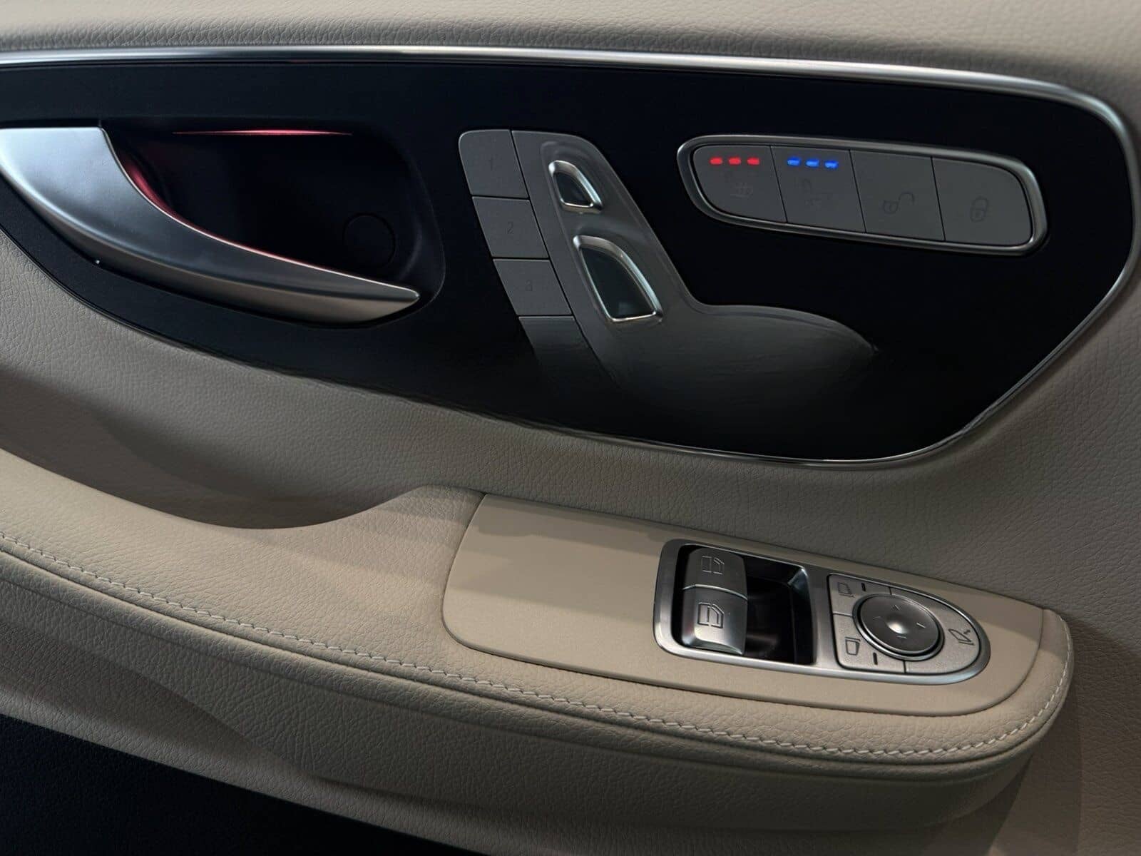 Mercedes-Benz V300 d 4M*AVANTGARDE*AIRMATIC*AMG*PANO*STHZG*AHK foto 9