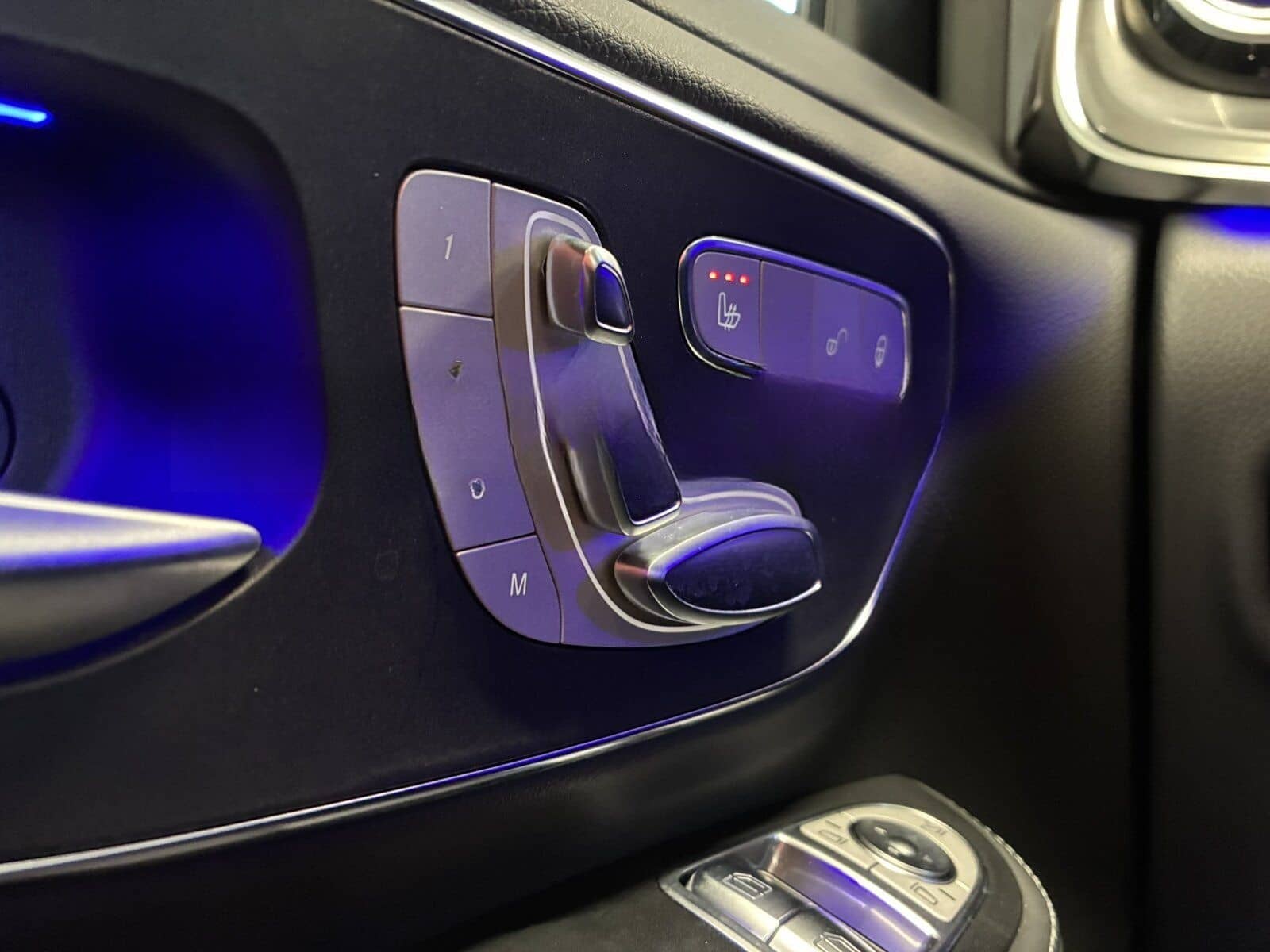 Mercedes-Benz V 300 d 4M*EXCLUSIVE*AMG*AIRMATIC*PANO*7-SITZER foto 14