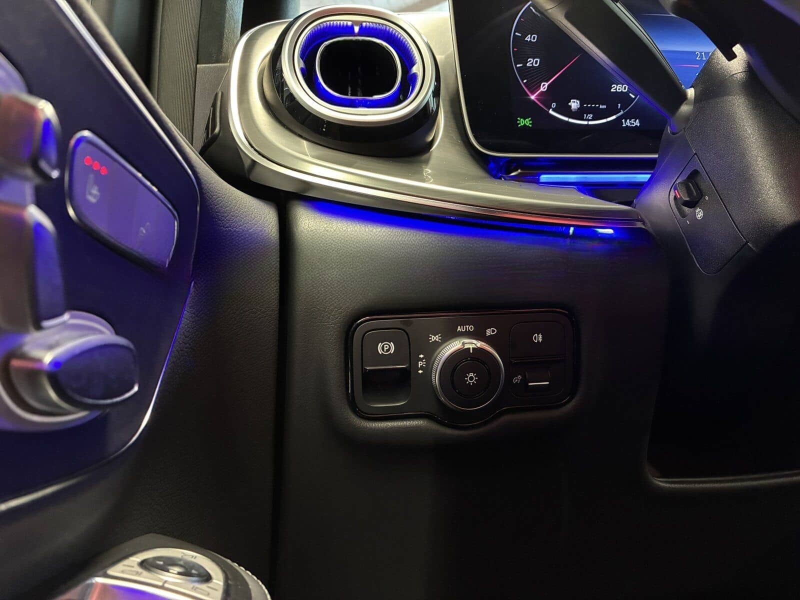 Mercedes-Benz V 300 d 4M*EXCLUSIVE*AMG*AIRMATIC*PANO*7-SITZER foto 13