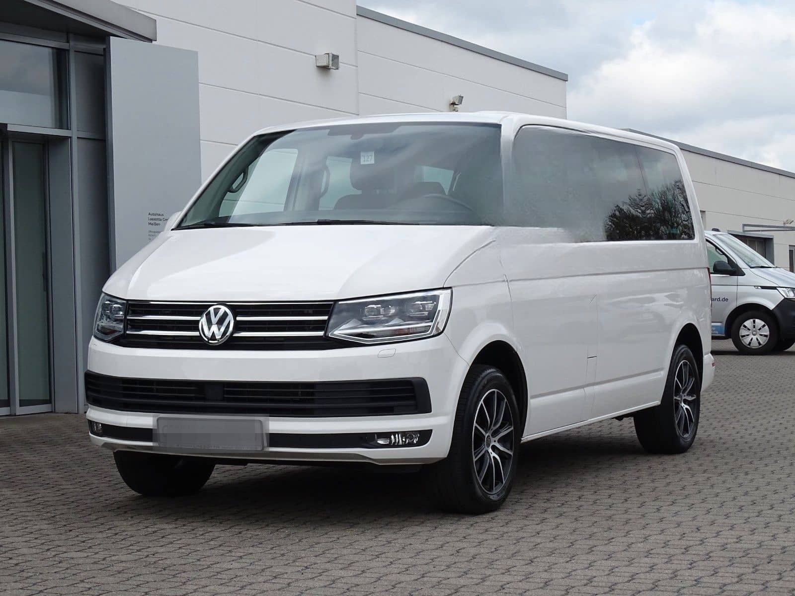 Volkswagen T6.1 Caravelle 2.0 TDI DSG Comfortline foto 1