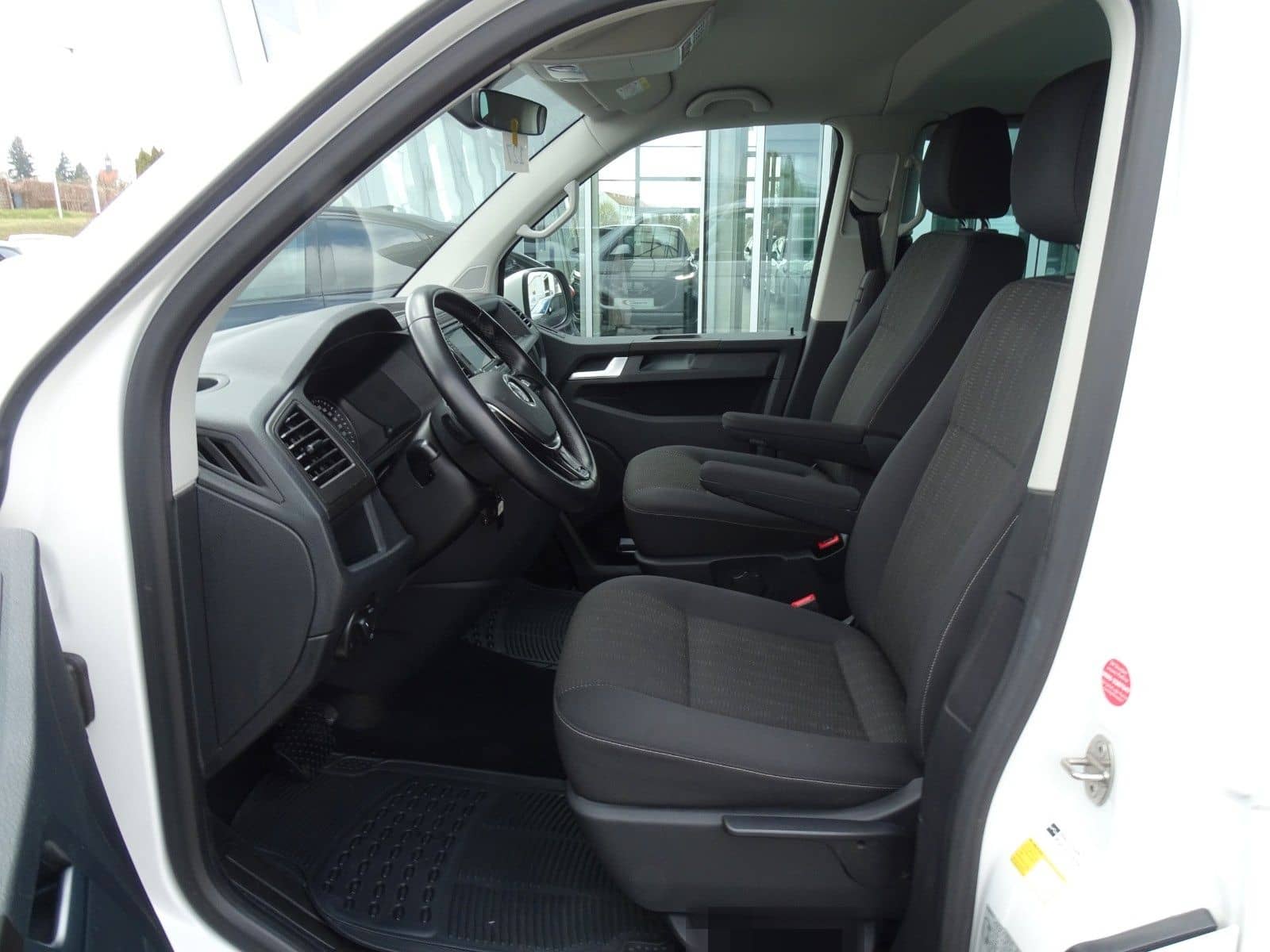 Volkswagen T6.1 Caravelle 2.0 TDI DSG Comfortline foto 7