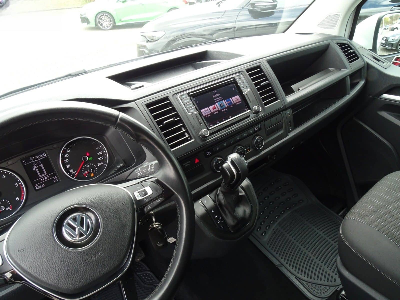 Volkswagen T6.1 Caravelle 2.0 TDI DSG Comfortline foto 9