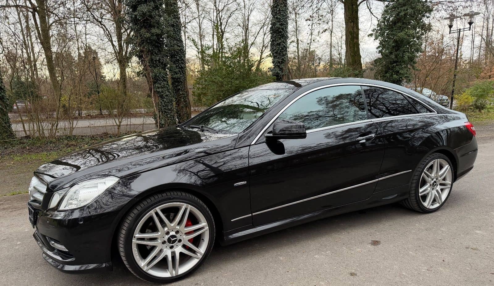 Mercedes-Benz E 350 Coupe AMG-Line Super Optik wenig km foto 2