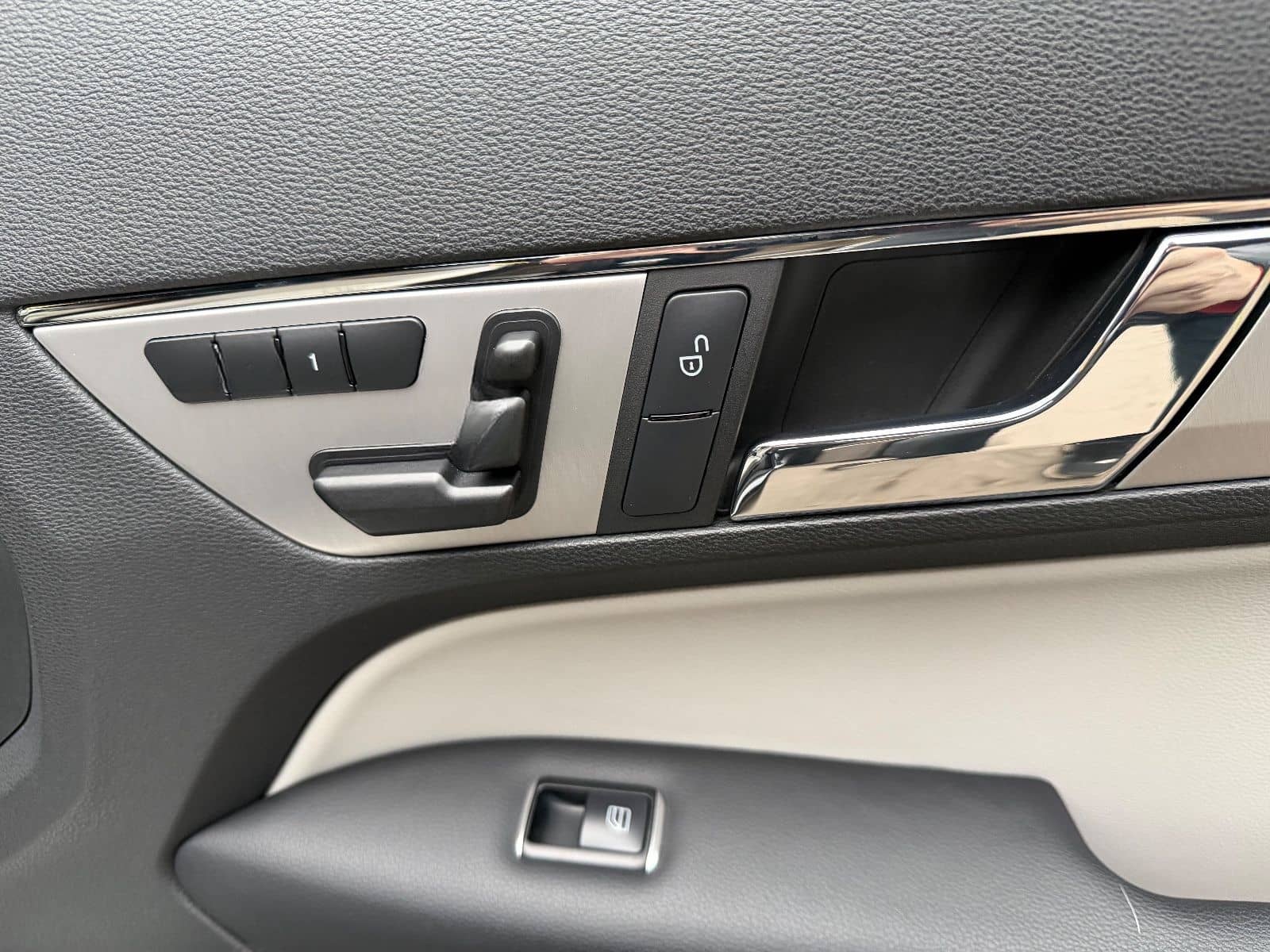 Mercedes-Benz E 350 Coupe AMG-Line Super Optik wenig km foto 19