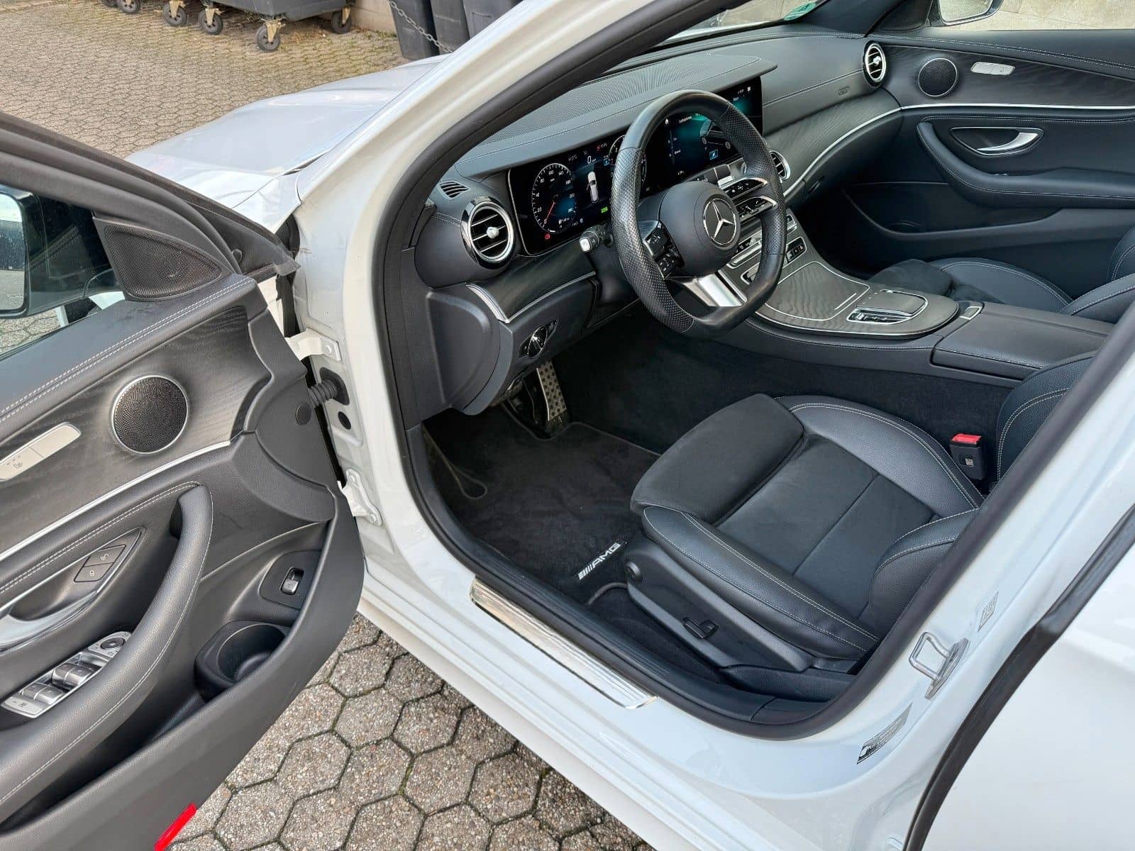 Mercedes-Benz E 300 de 4Matic    AMG SPORT PAKET foto 2