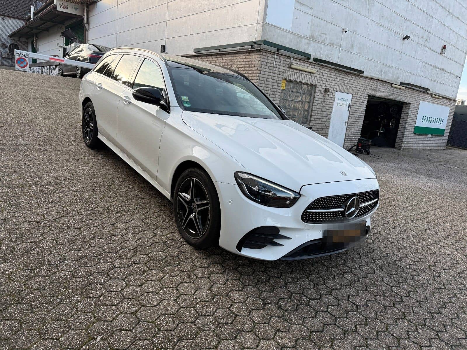 Mercedes-Benz E 300 de 4Matic    AMG SPORT PAKET foto 13