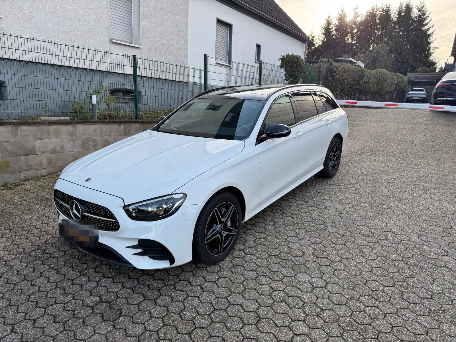 Mercedes-Benz E 300 de 4Matic    AMG SPORT PAKET foto 15