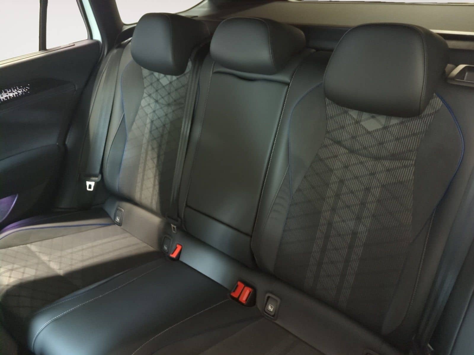 Volkswagen Passat 2.0 TDI 4M DSG R-Line MATRIX NAVI KLIMA foto 8