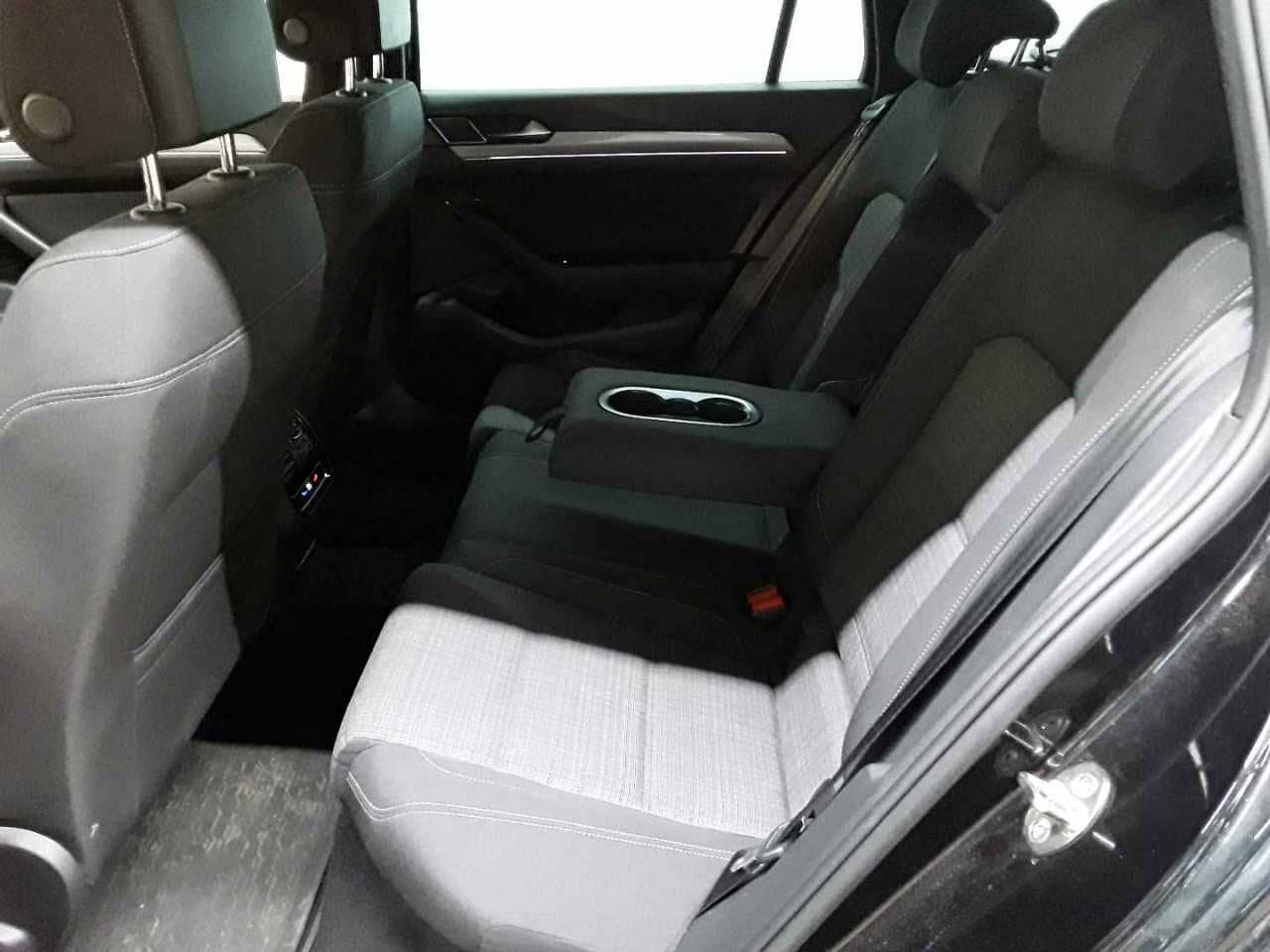 Volkswagen Passat Variant 2.0 TDI PANO AID AHK NAV foto 7