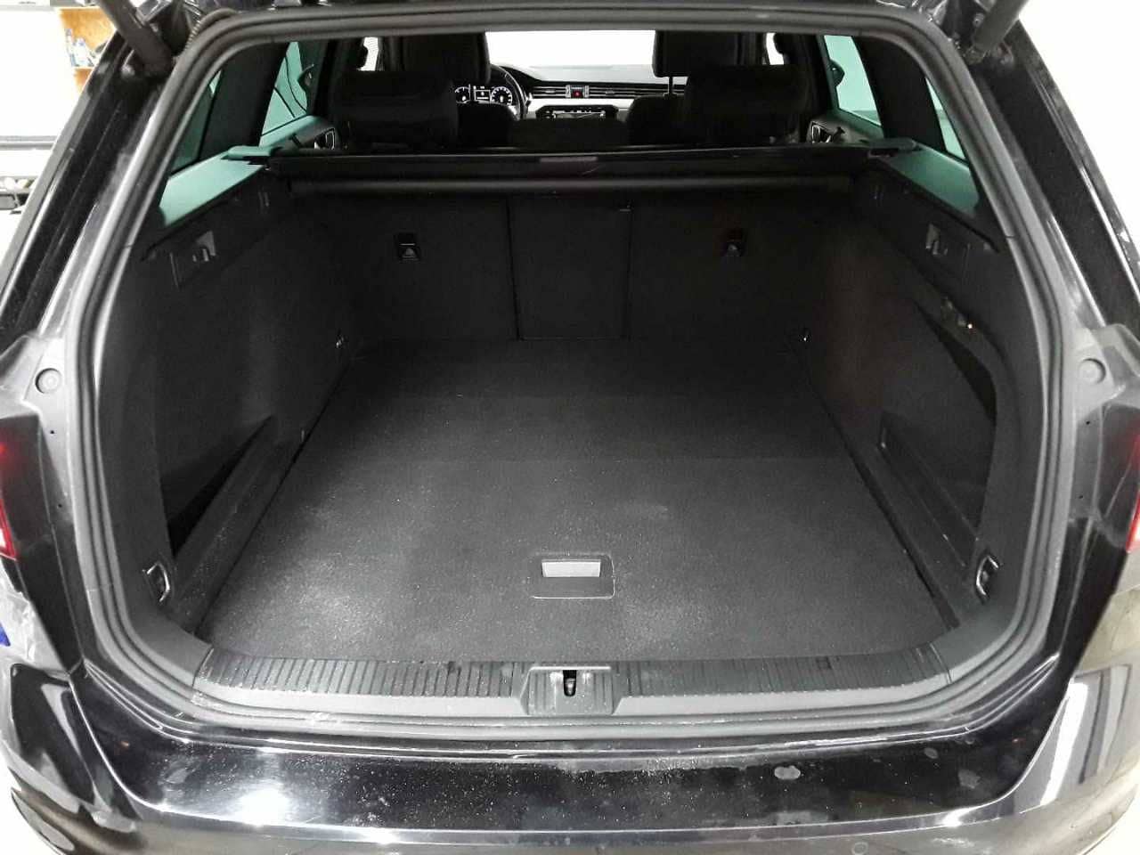 Volkswagen Passat Variant 2.0 TDI PANO AID AHK NAV foto 9